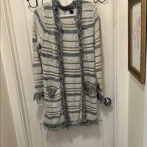 Buckle Open-Front Fringe Cardigan Sweater - Cream & Gray